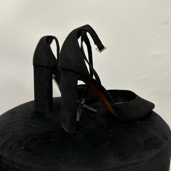 Black Heels - Picture 4 of 4